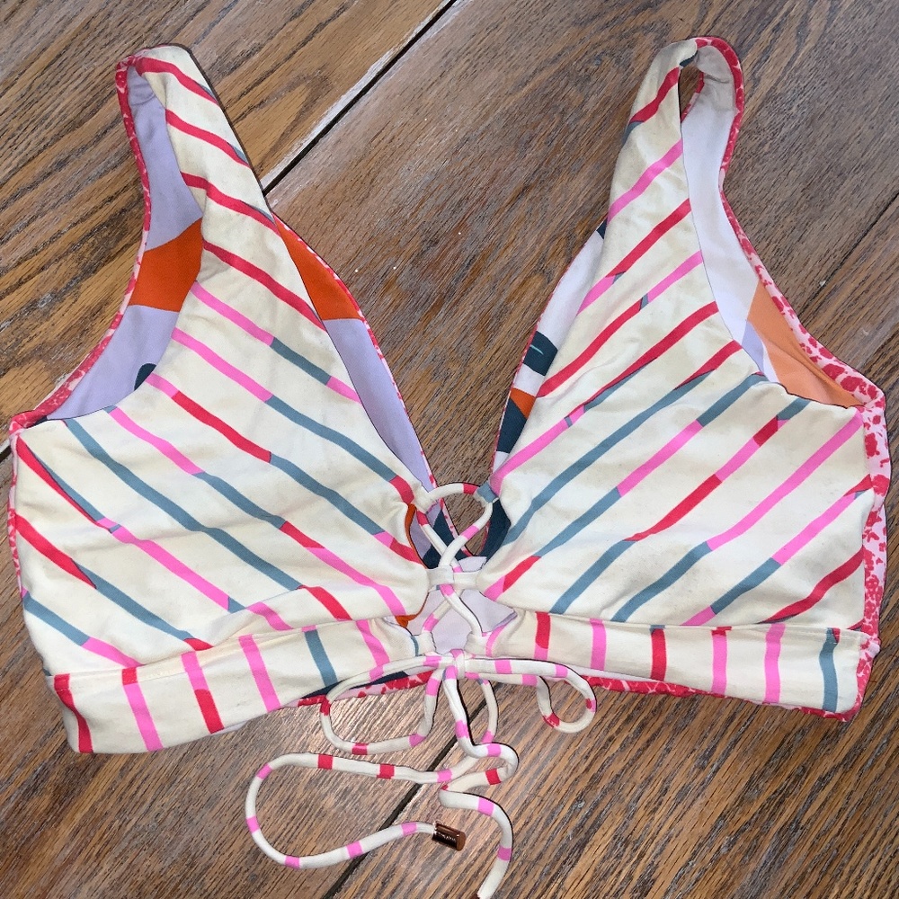 MAAJI criss cross tie front bathing suit top/no flaws /XL